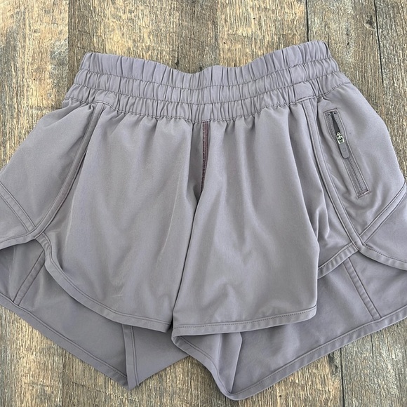 LuluLemon tracker short - 4” - size 6 - Picture 1 of 3